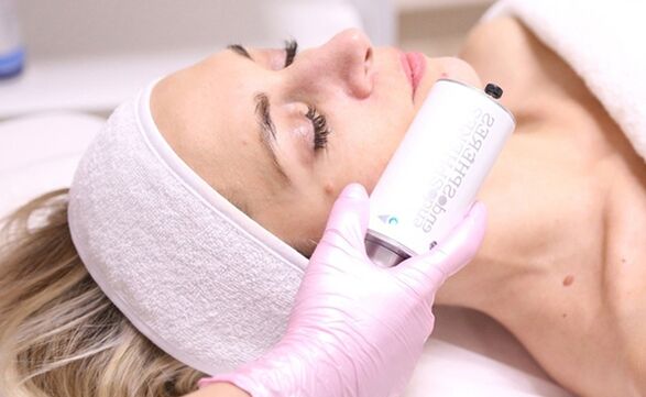 Terapia facial endosfera da pele para um efeito rejuvenescedor