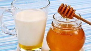 Kefir com mel para um tratamento rejuvenescedor da pele